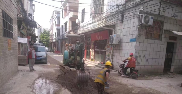 莞城的修路工人