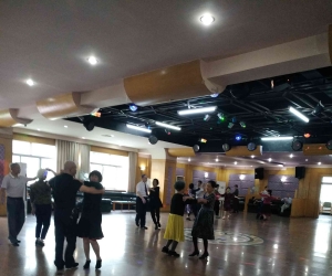 东莞市老干部活动中心，老同志载歌载舞